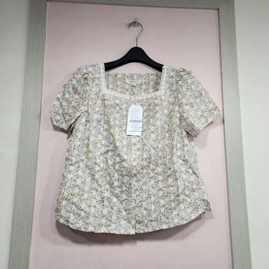 [SOLD OUT] 써스데이아일랜드 레이스스퀘어넥패턴블라우스