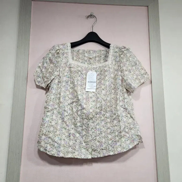 [SOLD OUT] 써스데이아일랜드 레이스스퀘어넥패턴블라우스