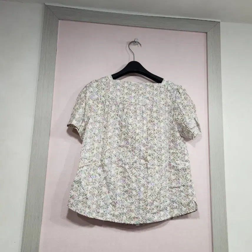[SOLD OUT] 써스데이아일랜드 레이스스퀘어넥패턴블라우스