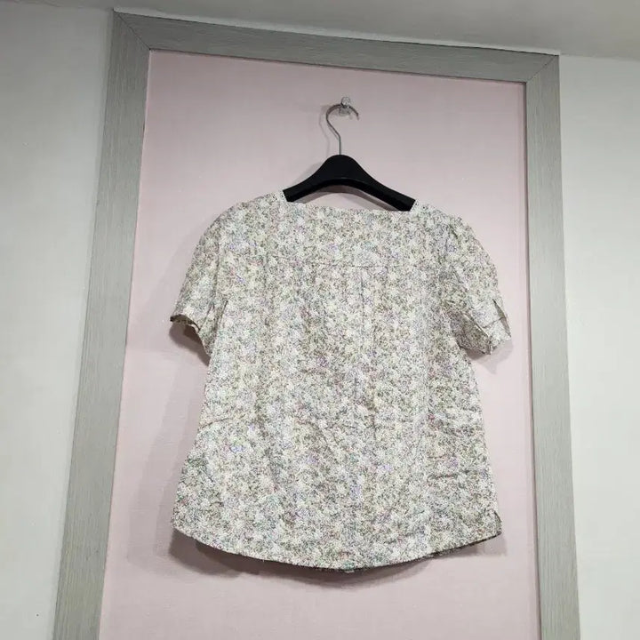 [SOLD OUT] 써스데이아일랜드 레이스스퀘어넥패턴블라우스