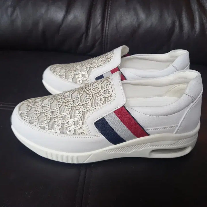 [SOLD OUT] 화이트 스니커즈 240