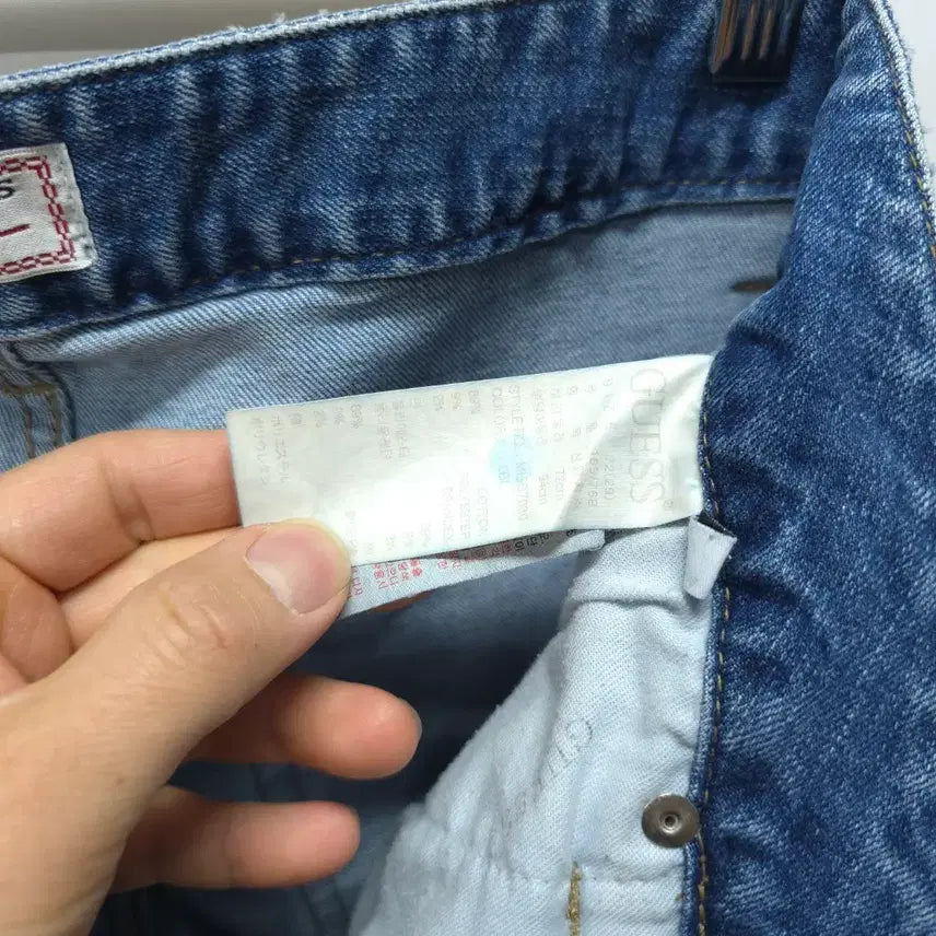 [BUNJANG] Guess Classic Back Logo Patch Denim Pants (29) / 게스 남여공용 클래식 백로고 와펜 중청 데님 팬츠(29)