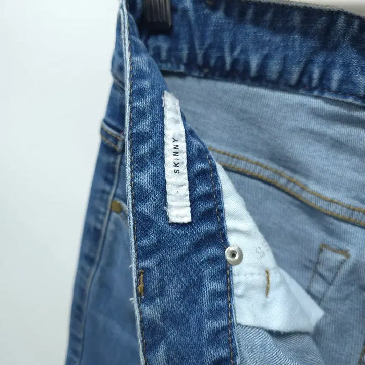 [BUNJANG] Guess Classic Back Logo Patch Denim Pants (29) / 게스 남여공용 클래식 백로고 와펜 중청 데님 팬츠(29)