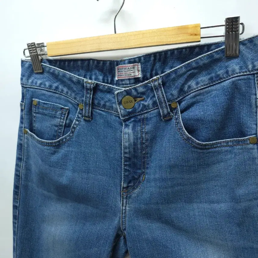 [BUNJANG] Guess Classic Back Logo Patch Denim Pants (29) / 게스 남여공용 클래식 백로고 와펜 중청 데님 팬츠(29)