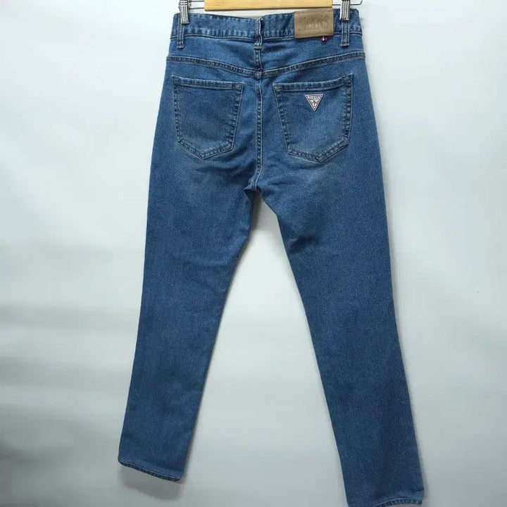 [BUNJANG] Guess Classic Back Logo Patch Denim Pants (29) / 게스 남여공용 클래식 백로고 와펜 중청 데님 팬츠(29)