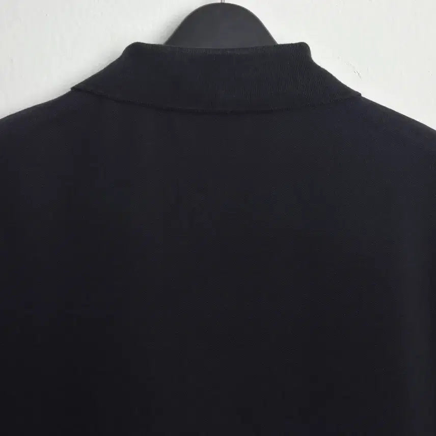 [SOLD OUT] 라코스테 여성 슬림핏 5버튼 카라티 블랙