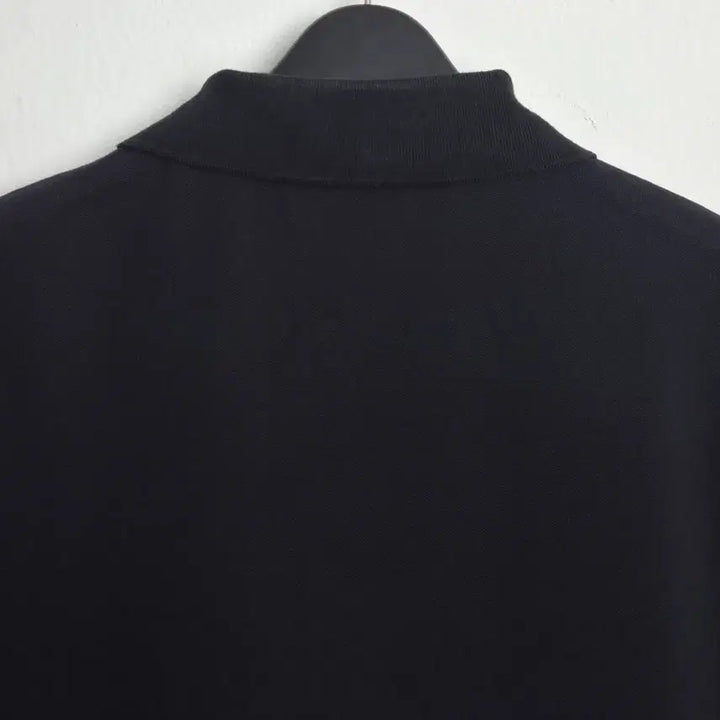 [SOLD OUT] 라코스테 여성 슬림핏 5버튼 카라티 블랙