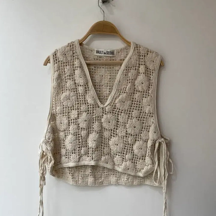 [BUNJANG] VAULT IN SEOUL Crochet Knit Top / VAULT IN SEOUL 크로셰 뜨개 탑