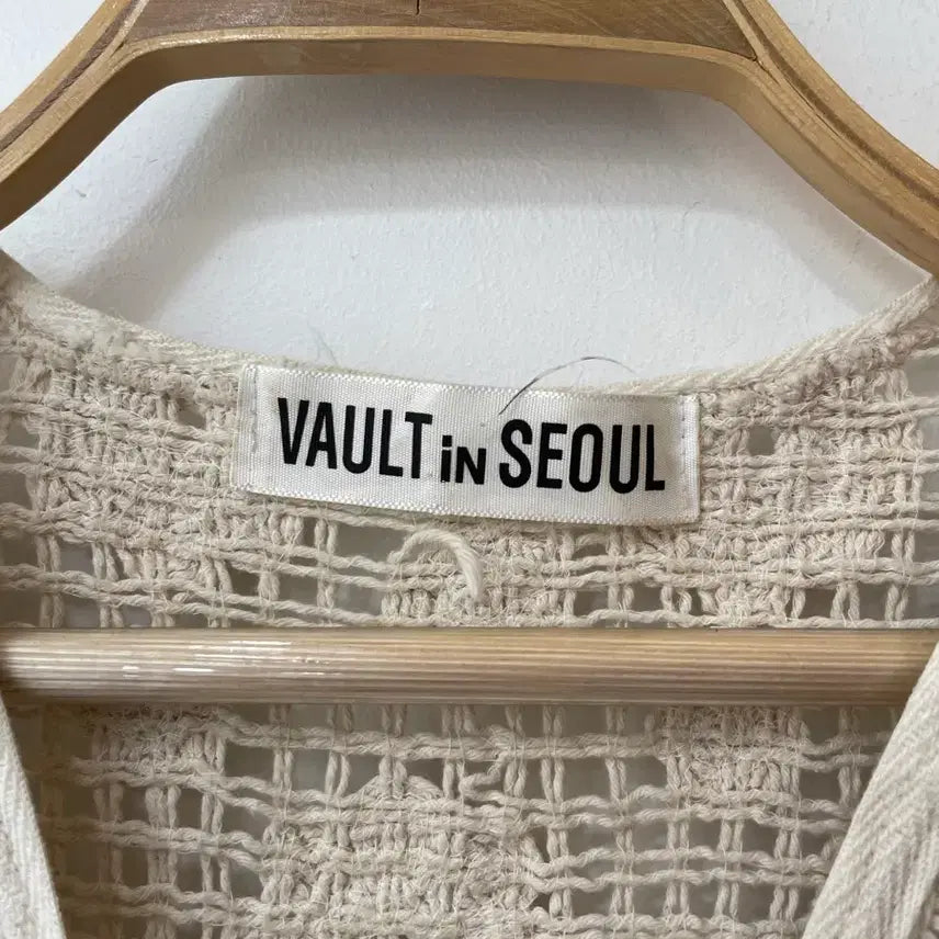 [BUNJANG] VAULT IN SEOUL Crochet Knit Top / VAULT IN SEOUL 크로셰 뜨개 탑