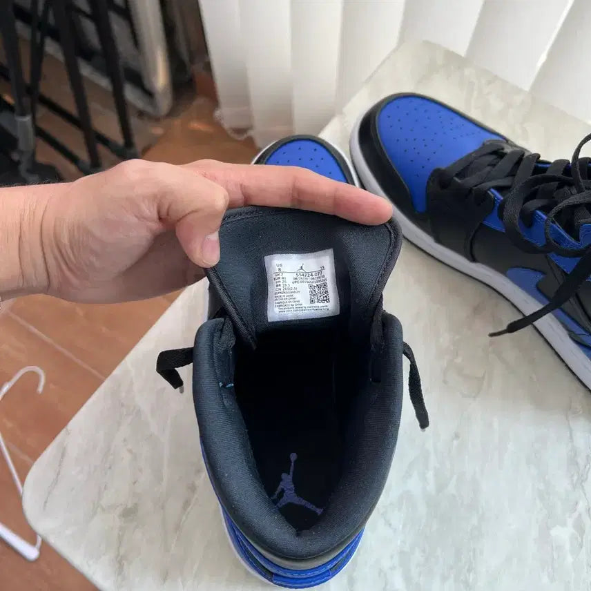 [BUNJANG] Nike Air Jordan 1 Mid Black Hyper Royal Sneakers / [새상품] 나이키 에어 조던 1 미드 블랙 하이퍼 로얄 260