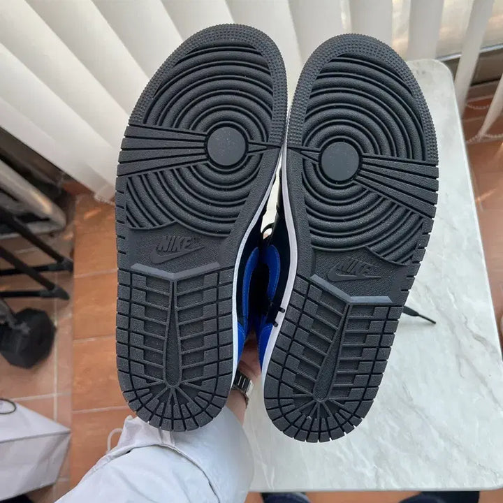 [BUNJANG] Nike Air Jordan 1 Mid Black Hyper Royal Sneakers / [새상품] 나이키 에어 조던 1 미드 블랙 하이퍼 로얄 260