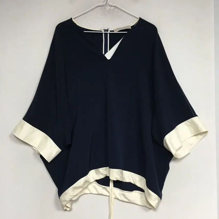 [BUNJANG] Lebeige Loose Fit String Blouse / 르베이지 루즈핏 스트링 블라우스