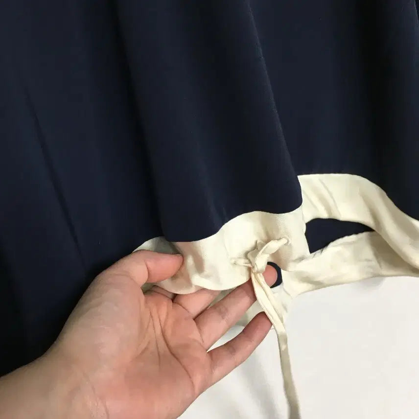 [BUNJANG] Lebeige Loose Fit String Blouse / 르베이지 루즈핏 스트링 블라우스