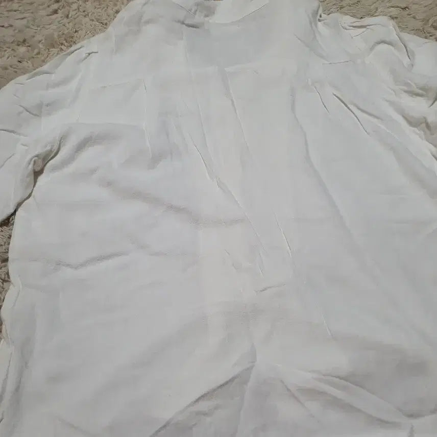 [BUNJANG] HOTPING White Button-Detail Shirt / 깔끔한 화이트 색상의 셔츠예요HOTPING 브랜드 제품이며, 단추 디테