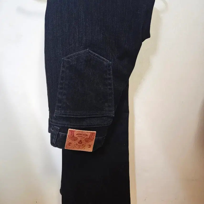 [BUNJANG] Elmood Slash Flare Denim Velvetine Black / 44) 엘무드 슬래시 플레어 데님 벨벳틴 블랙