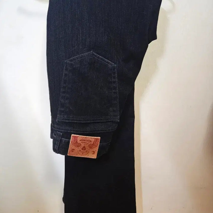 [BUNJANG] Elmood Slash Flare Denim Velvetine Black / 44) 엘무드 슬래시 플레어 데님 벨벳틴 블랙