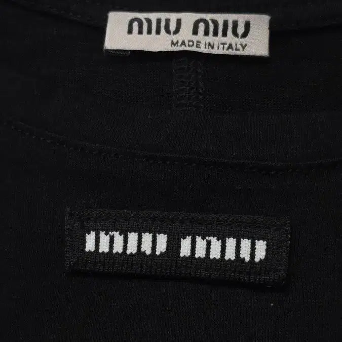 [SOLD OUT] miumiu 미우미우 로고포인트 블랙 기본 라운드 긴팔티