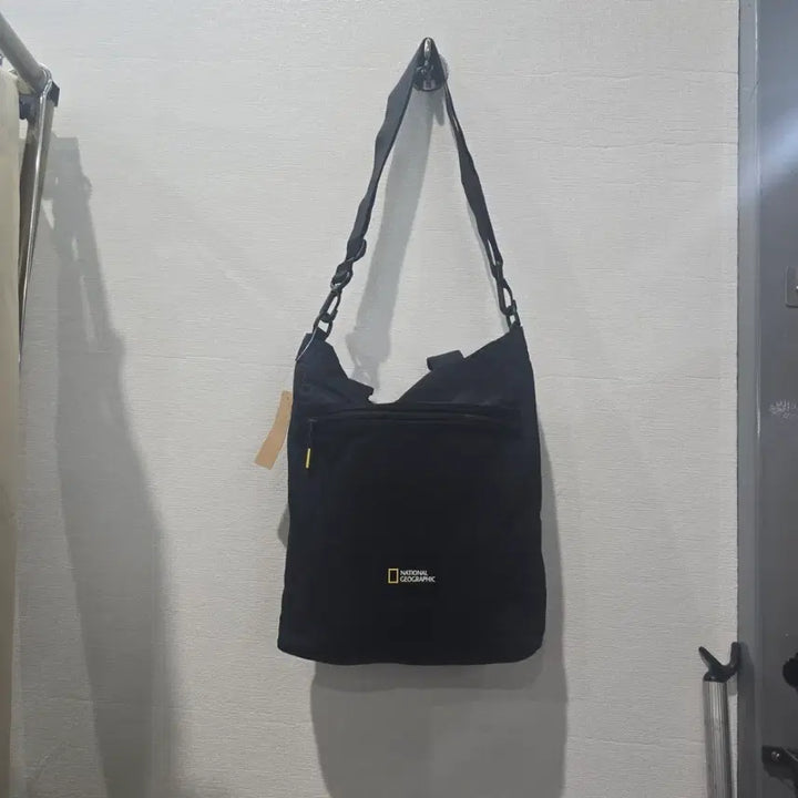 [BUNJANG] National Geographic Black Crossbody Bag / 내셔널지오그래픽 블랙 크로스백