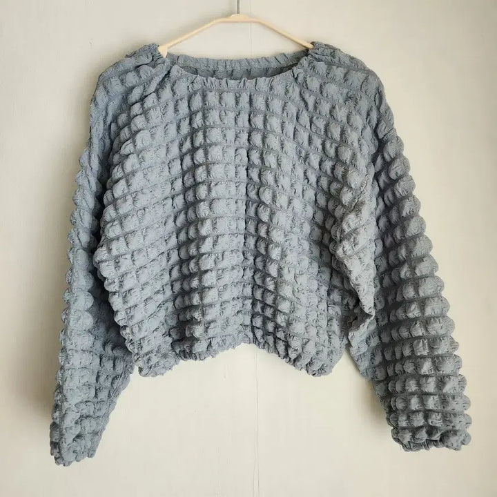 [SOLD OUT] 물결 엠보 크롭 블라우스