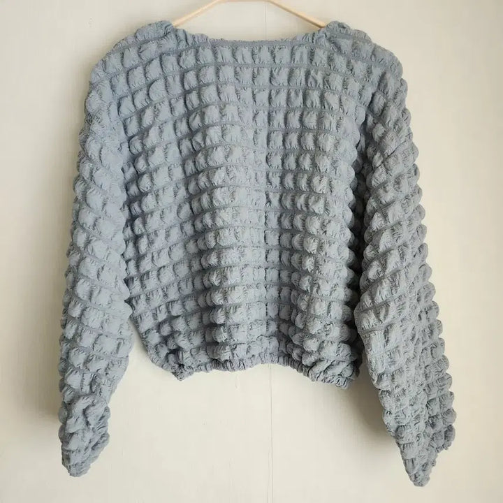 [SOLD OUT] 물결 엠보 크롭 블라우스