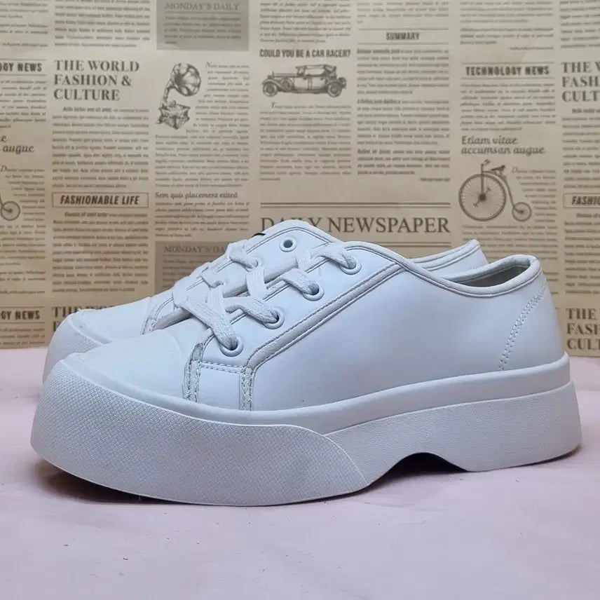 [BUNJANG] Christine Moonbay White Sneakers 250 / 크리스틴 문베이 화이트 스니커즈 250