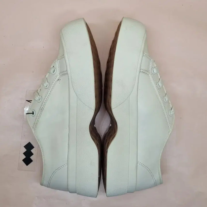 [BUNJANG] Christine Moonbay White Sneakers 250 / 크리스틴 문베이 화이트 스니커즈 250