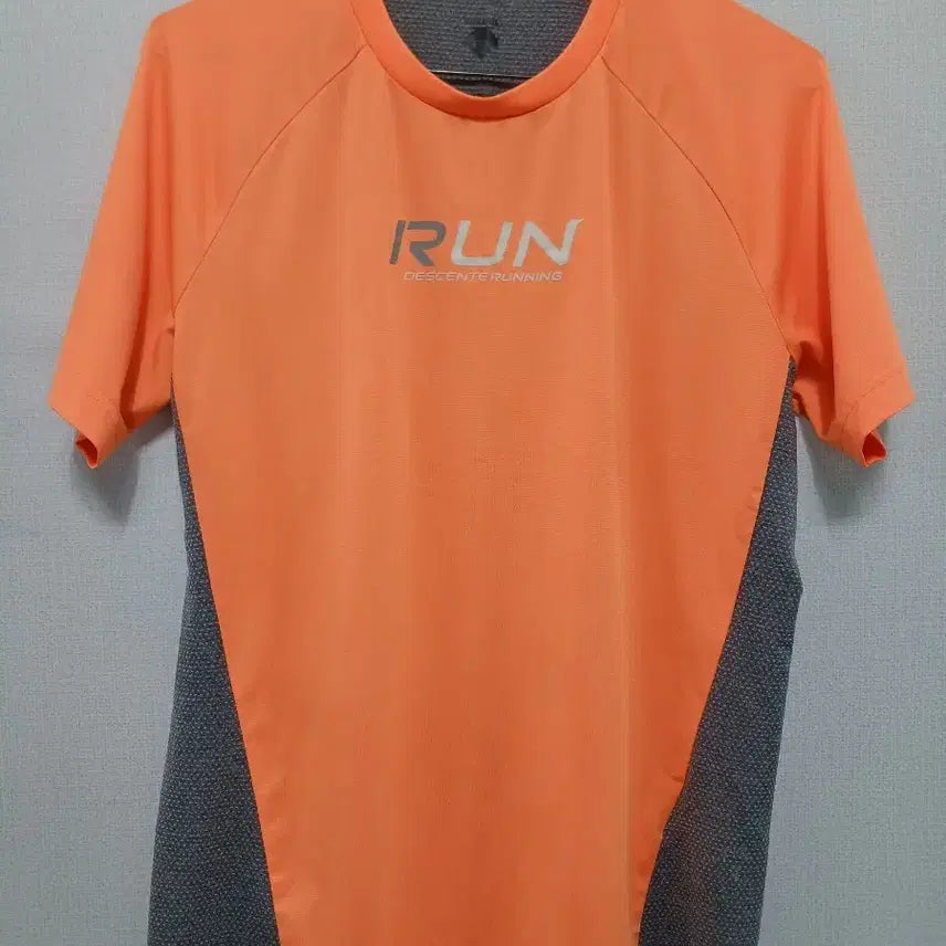 [BUNJANG] Descente Running Short Sleeve T-Shirt / 데상트 러닝 반팔 티셔츠 오렌지/회색