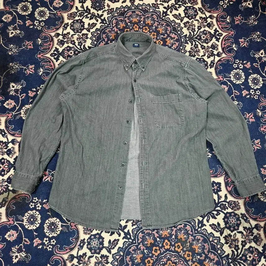[BUNJANG] Uniqlo Button-Down Black Denim Shirt - Size L / 유니클로 버튼다운 흑청 데님 셔츠 L size