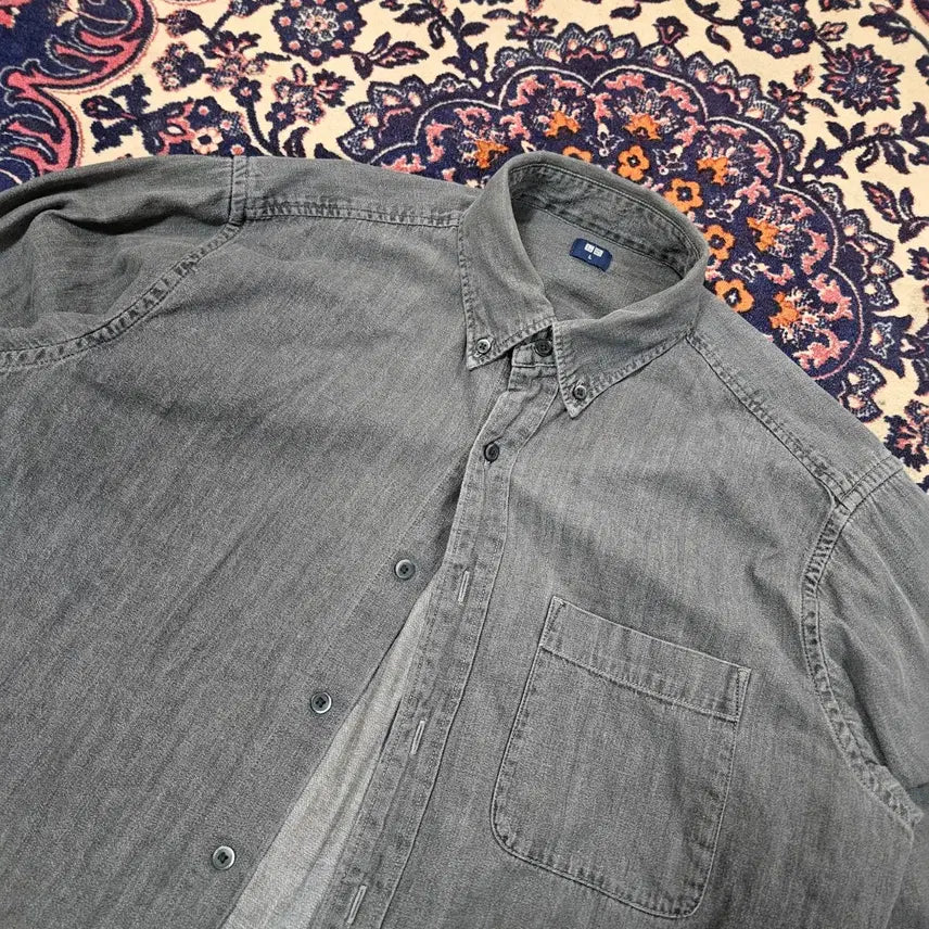 [BUNJANG] Uniqlo Button-Down Black Denim Shirt - Size L / 유니클로 버튼다운 흑청 데님 셔츠 L size