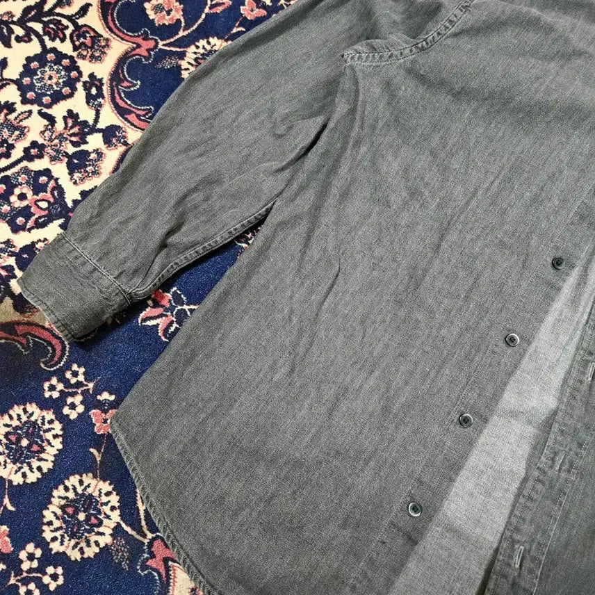 [BUNJANG] Uniqlo Button-Down Black Denim Shirt - Size L / 유니클로 버튼다운 흑청 데님 셔츠 L size