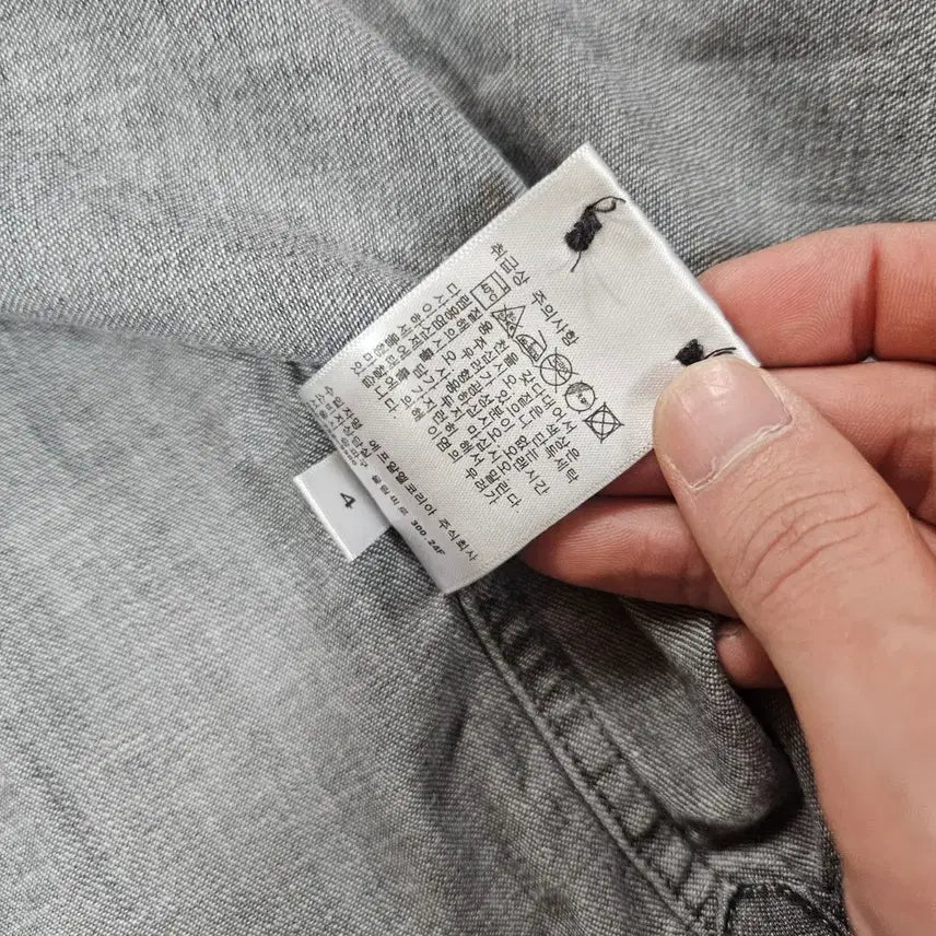 [BUNJANG] Uniqlo Button-Down Black Denim Shirt - Size L / 유니클로 버튼다운 흑청 데님 셔츠 L size