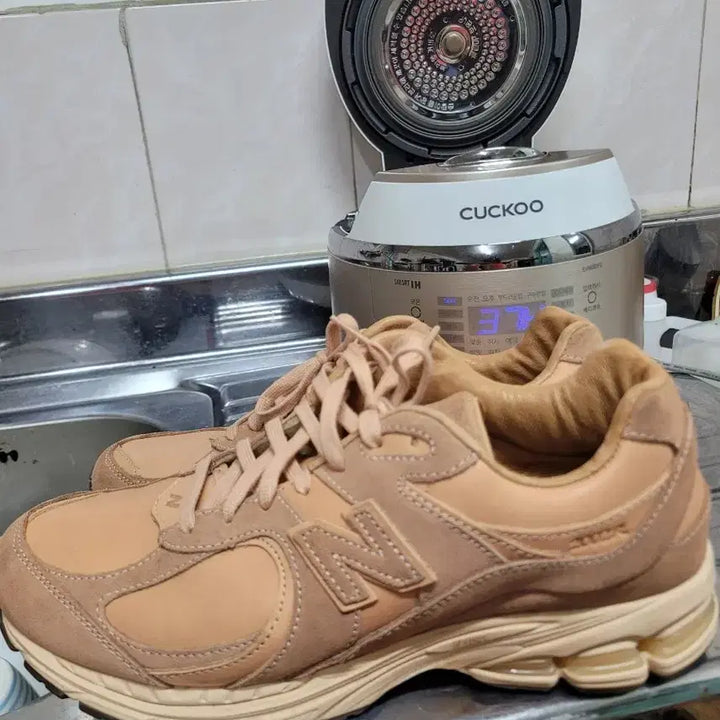[SOLD OUT] 뉴발란스 2002R 브라운 운동화 280