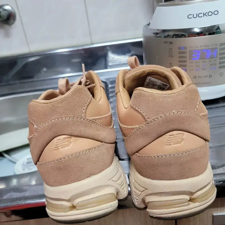 [SOLD OUT] 뉴발란스 2002R 브라운 운동화 280