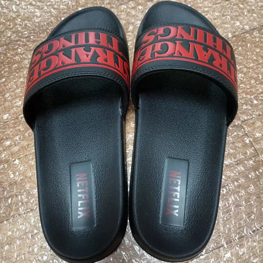 [BUNJANG] Spao Stranger Things Collection Slippers / 새상품)스파오 슬리퍼 기묘한이야기컬렉션 팝니다.