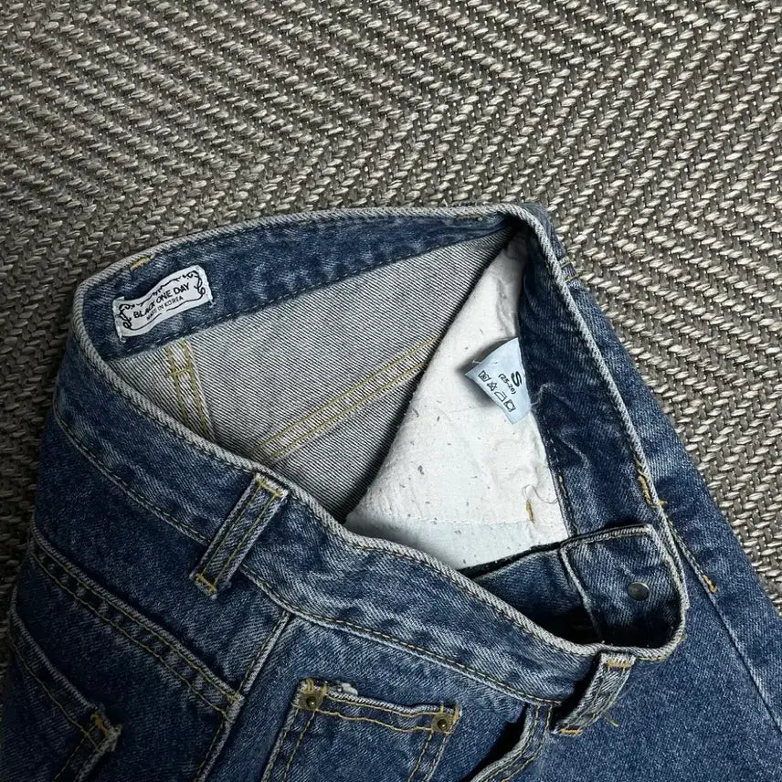 [BUNJANG] Vintage Washed Denim Midi Skirt / 빈티지 버튼 디테일 워싱 데님 절개 미디 스커트o 5394