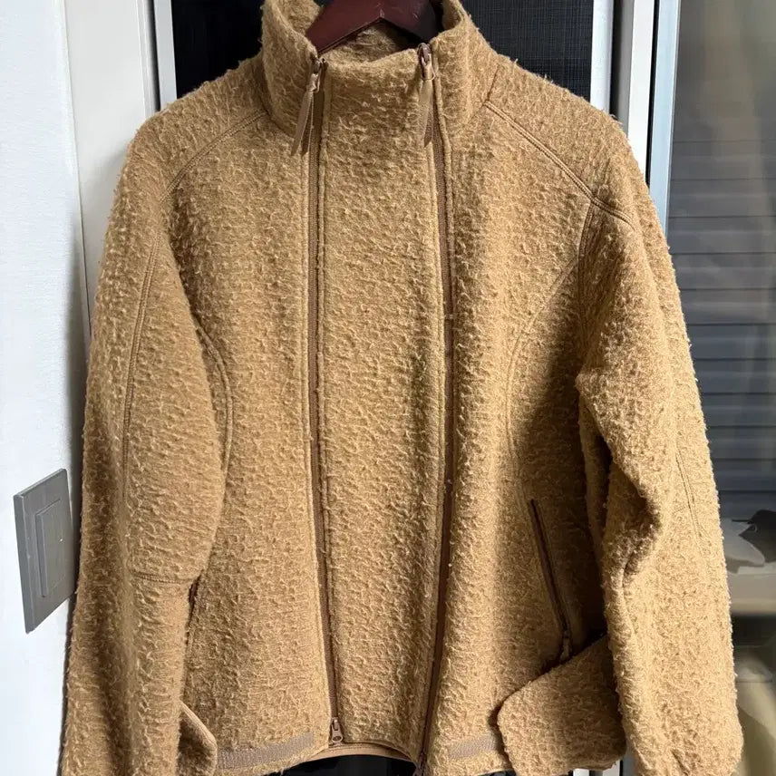 [BUNJANG] KC Kolon X Jiyong Kim Layered Fleece Jacket / KC 코오롱 X 지용킴 레이어드 플리스 자켓