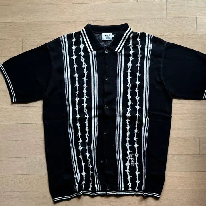 [BUNJANG] KAVISH Striped Half Sleeve Knit Shirt / 카비시 STRIPED HALF SLEEVE KNIT SHIRT BLACK