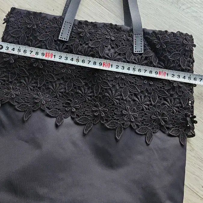[SOLD OUT] 핸드메이드 블랙 레이스 장식 토트백