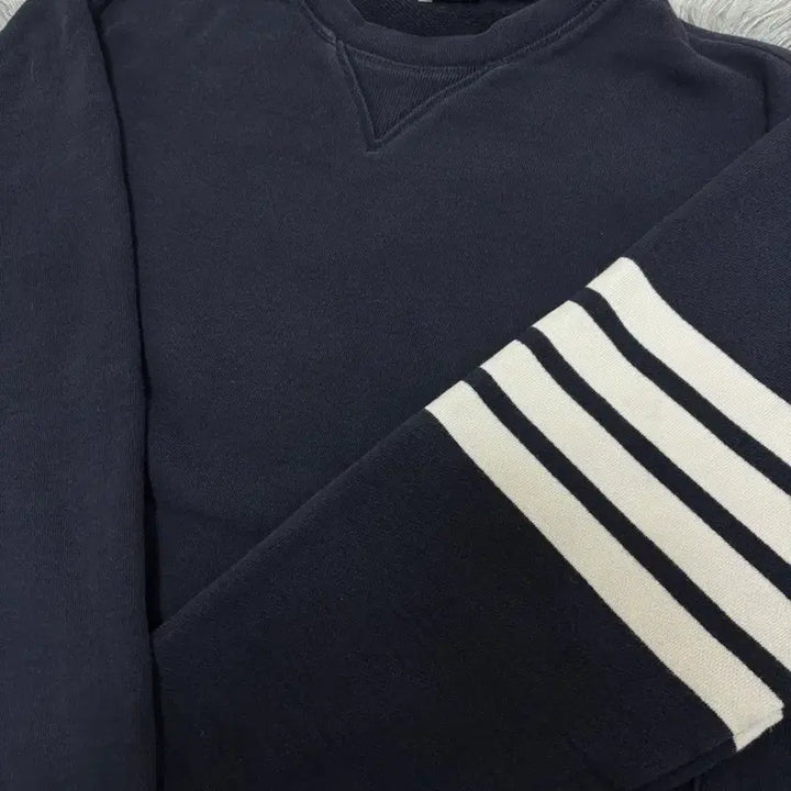 [SOLD OUT] 톰브라운 사선 완장 맨투맨