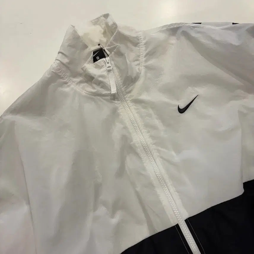 [SOLD OUT] [XL] 나이키 빅로고 블랙/레드/화이트 바람막이 자켓