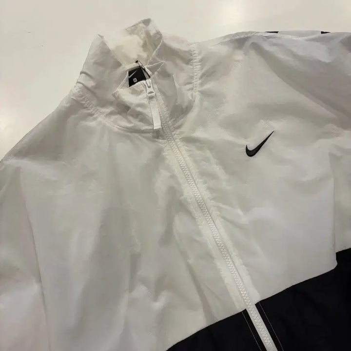 [SOLD OUT] [XL] 나이키 빅로고 블랙/레드/화이트 바람막이 자켓