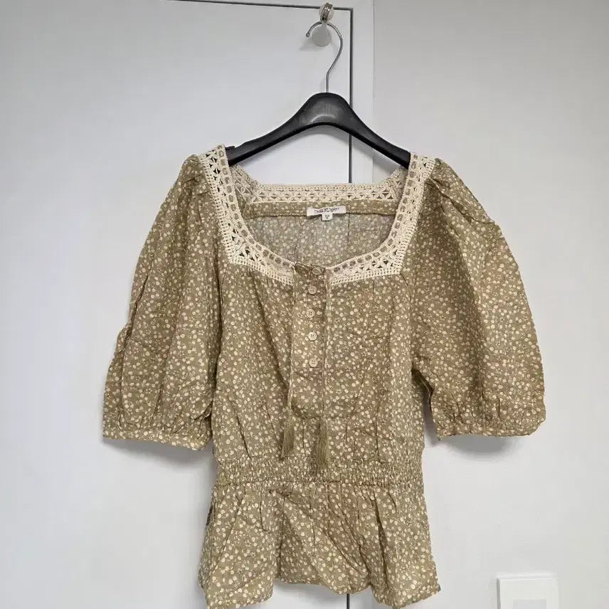 [BUNJANG] Thursday Island Blouse / 써스데이아일랜드 블라우스
