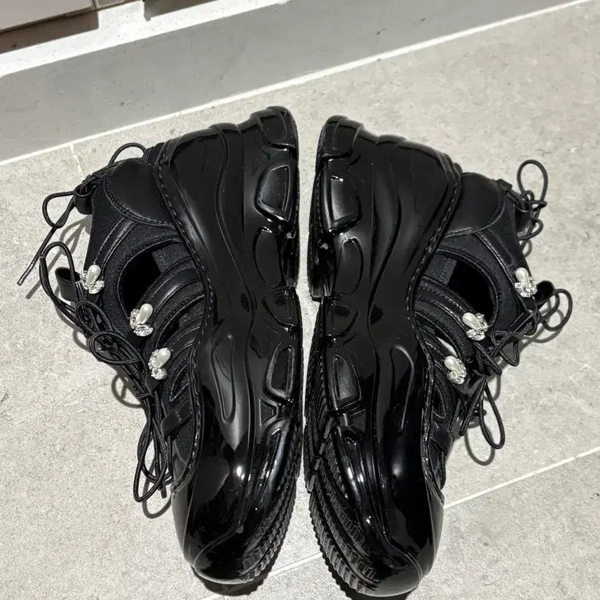 [SOLD OUT] 시몬로샤 비즈 스니커즈 240 (37사이즈)