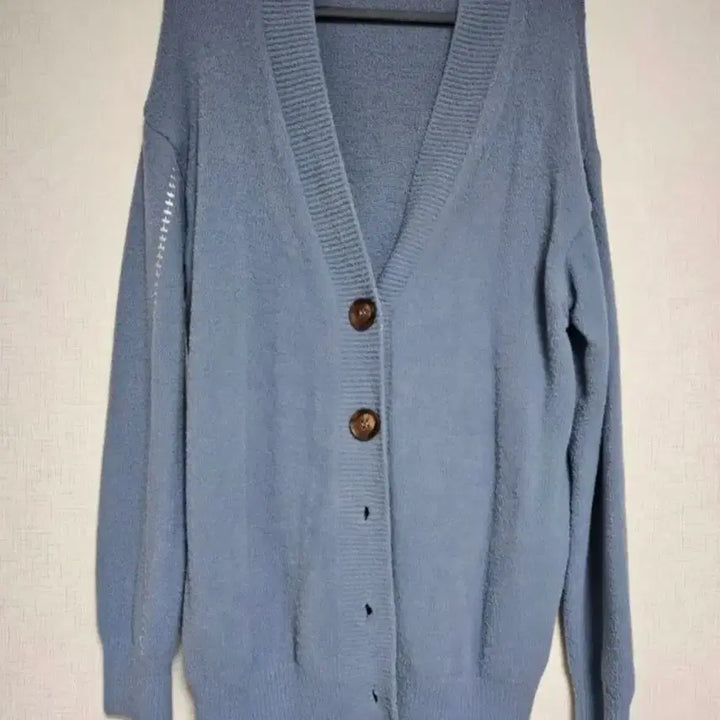 [BUNJANG] Pastel Blue V-Neck Knit Cardigan / 파스텔 블루 브이넥 니트 가디건