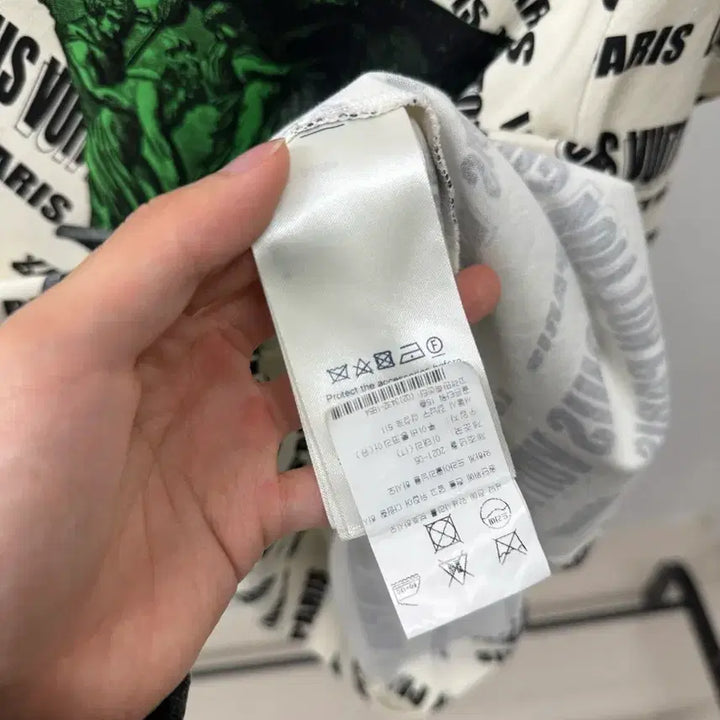 [SOLD OUT] 루이비통 레터링 반팔 백화점판 S