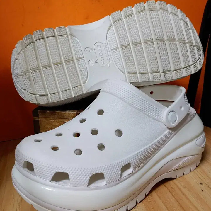 [SOLD OUT] (거의새것)크록스 메가 크러쉬 클로그(M7W9추천사이즈250)