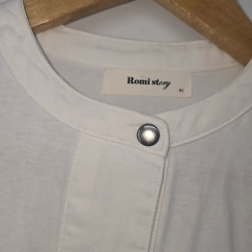 [BUNJANG] Romistory White Frill Blouse / 로미스토리 화이트 프릴 블라우스