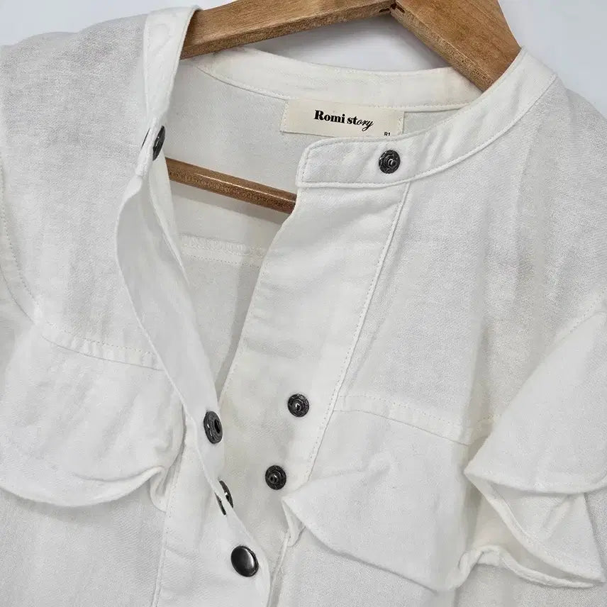 [BUNJANG] Romistory White Frill Blouse / 로미스토리 화이트 프릴 블라우스