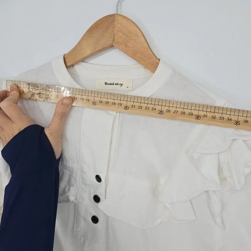 [BUNJANG] Romistory White Frill Blouse / 로미스토리 화이트 프릴 블라우스