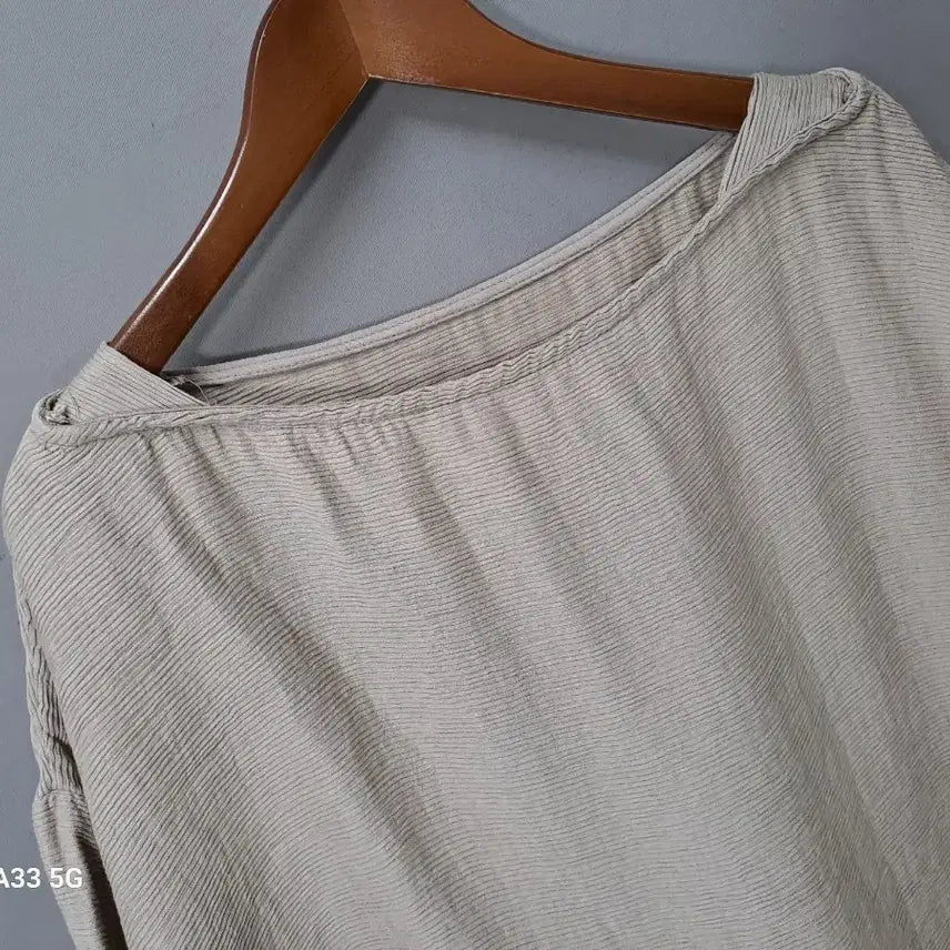 [BUNJANG] Beige Ribbed Hem String Oversized 3/4 Sleeve Blouse / 베이지 잔골지 밑단 스트링 오버핏 7부 소매 블라우스